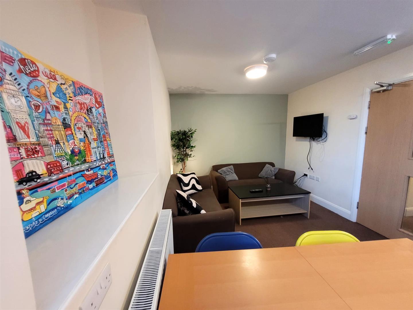 Flat 2, 5 Queen Street, Lancaster, LA1 1RS